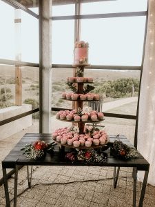 Read more about the article Wedding Cake Stand