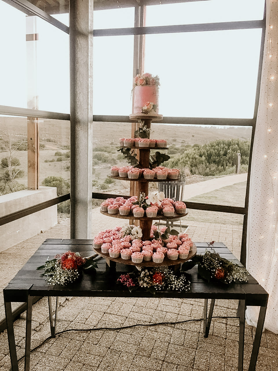 You are currently viewing Wedding Cake Stand