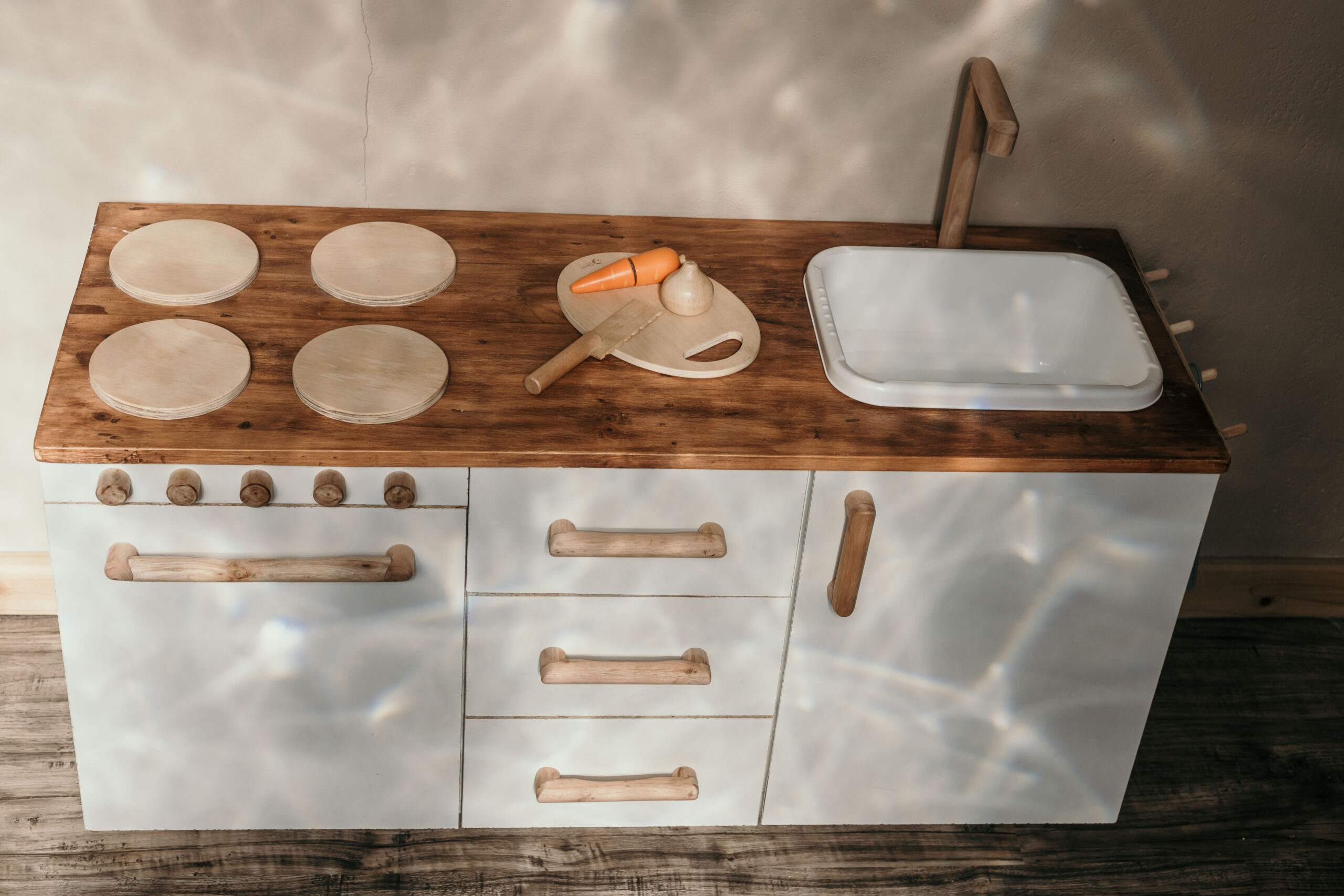 kids play/pretend kitchen wood